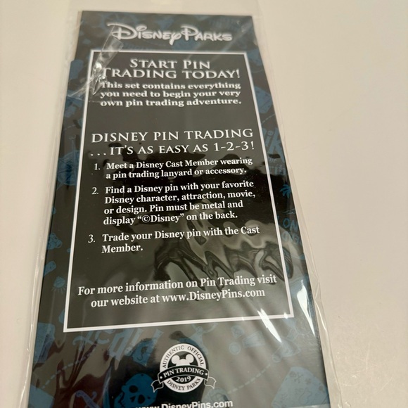 NWT. Disney 4 pin set plus lanyard. Pirates of the Caribbean theme - Picture 8 of 13